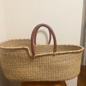 Moses basket/baby bassinet with foam pad